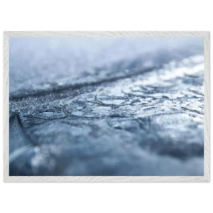 Photo d’art hivernale encadrée en chêne blanc représentant un paysage gelé et lumineux.